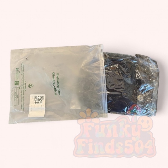 Halara Black Fanny Pack Belt Bag Adjustable Strap One Size NWT - Picture 6 of 6